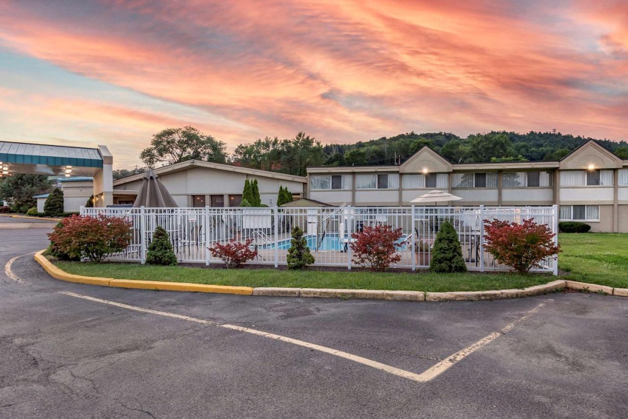 Quality & Binghamton Near Hotel 3*