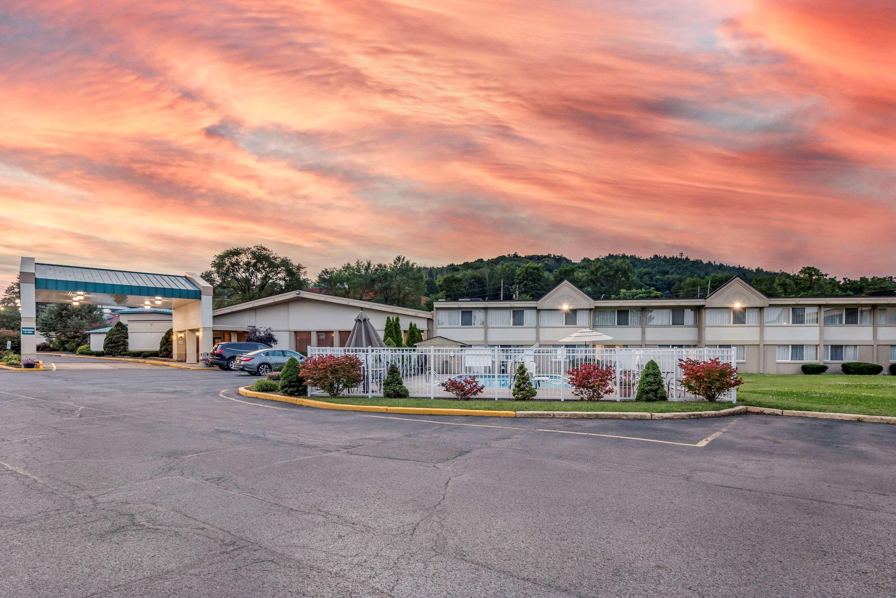 Quality & Binghamton Near Hotel 3*