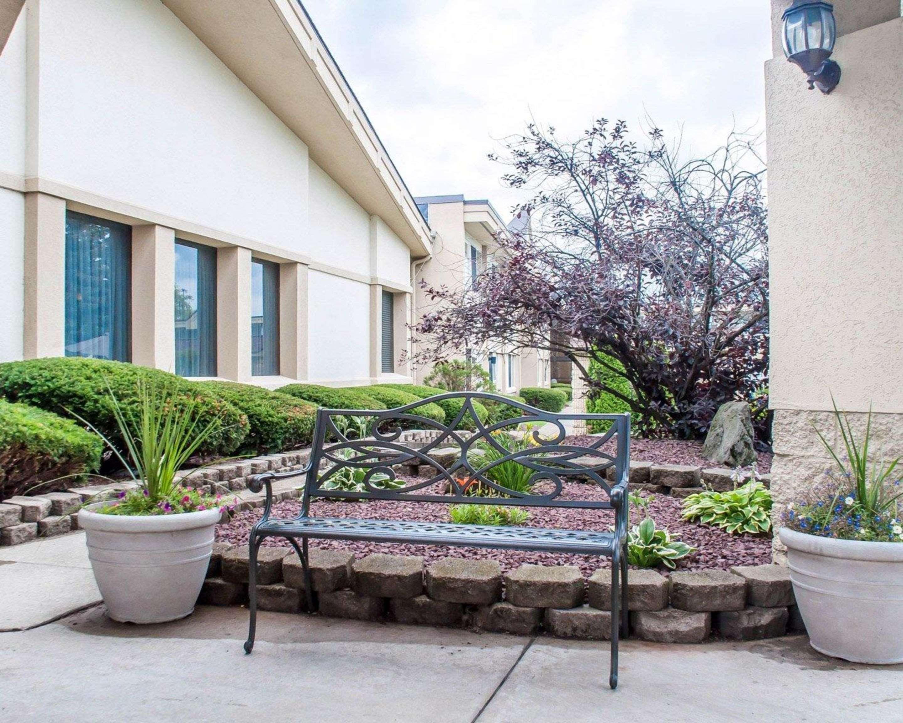 Quality & Binghamton Near Hotel 3*